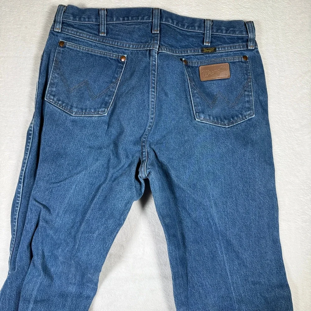 Wrangler Jeans Mens 36x38 Blue Denim Straight Leg Classic‎ Fit Pants Made In USA